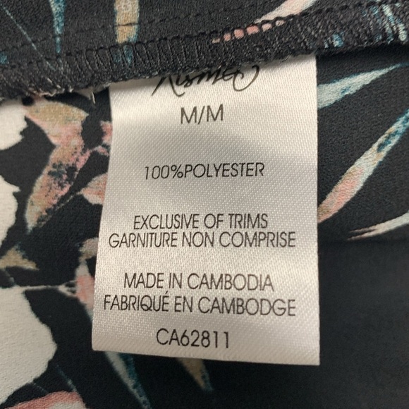 Kismet Office Top, Lightweight, sleeveless, Wrinkle Free, Button Up w Placket - Picture 8 of 9